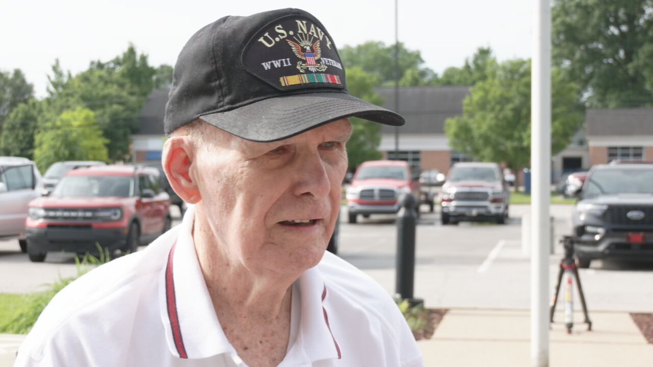 WWII veteran Albert Benninger speaks with WDRB News